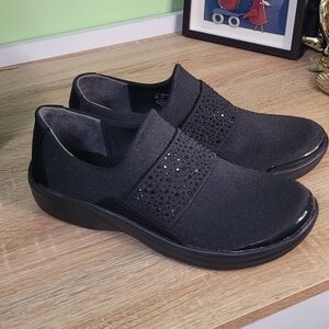 Bzees Pizazz Black Women's Slip-On Shoes Rhinestone Comfort NWT 10W